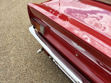 Aston Martin V8 VOLANTE 36