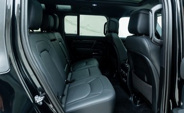 Land Rover Defender 110 V8 P525 14