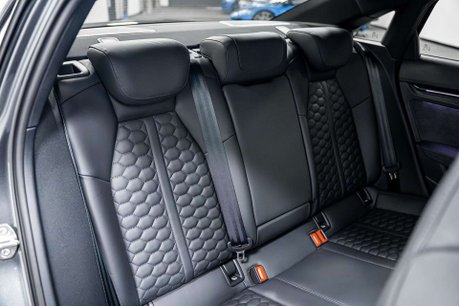 Audi RS3 2.5 TFSI Carbon Vorsprung Saloon 4dr Petrol S Tronic quattro Euro 6 (s/s) ( 12