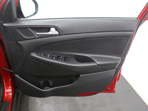 Hyundai TUCSON 2.0 CRDi SE Nav Auto 4WD Euro 6 5dr 19