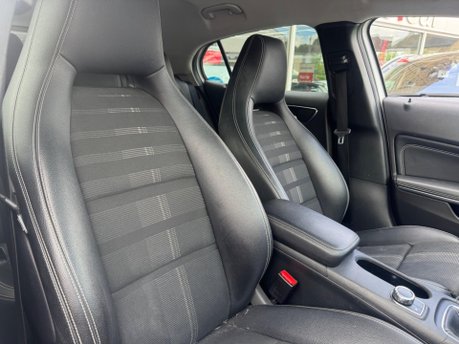 Mercedes-Benz GLA GLA 180 URBAN EDITION 7