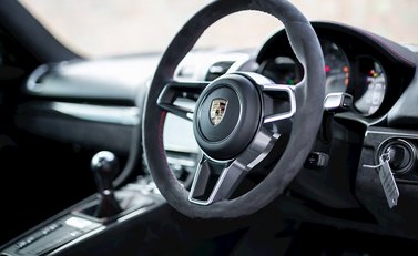 Porsche Cayman GT4 10