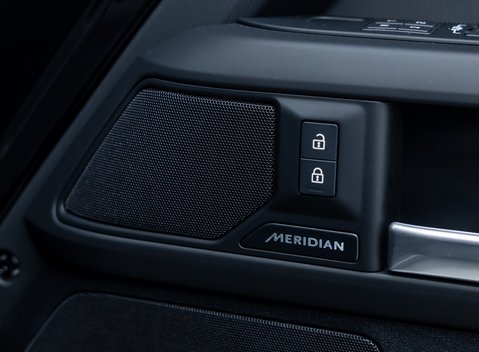 Land Rover Defender 90 D350 X-DYNAMIC HSE HARD TOP URBAN 25