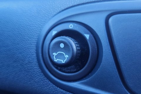 Ford Fiesta ZETEC 16V.. AUTOMATIC.. 13 SERVICES.. 1 PREVIOUS OWNER.. AIR CONDITIONING.. 16