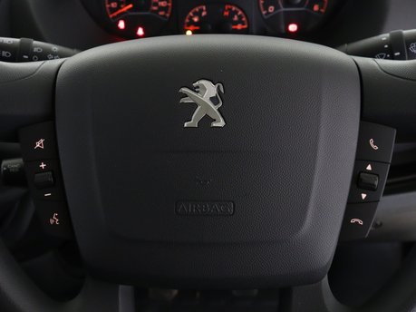 Peugeot Boxer 2.2 BlueHDi L3H2 Professional Premium+ 140ps 14