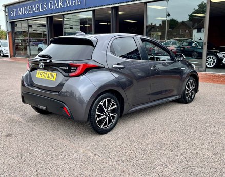 Toyota Yaris 1.5 Yaris Design HEV CVT 5dr 8