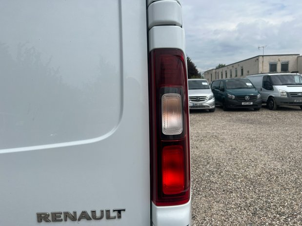 Renault Trafic SWB L1H1 (SOLD) Sportive SL27 Air Con Alloys Nav Sensors EURO 6 NO VAT 23