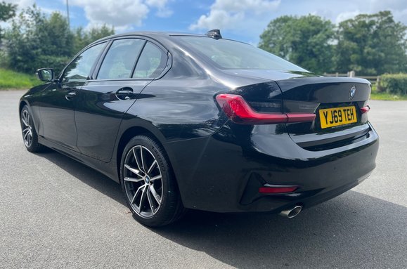 BMW 3 Series 318D SPORT 8