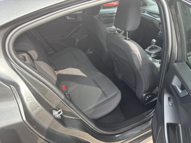 Ford Focus ST-LINE 12