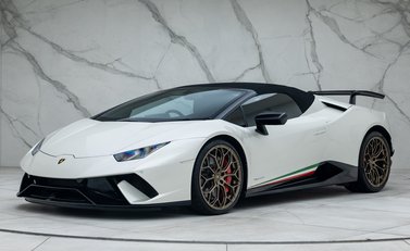 Lamborghini Huracan Spyder LP640-4 Performante 2