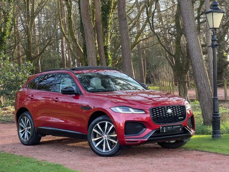 Jaguar F-Pace R-DYNAMIC BLACK