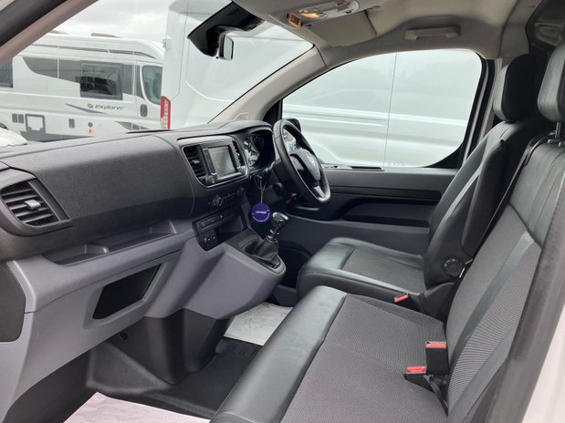 Vauxhall Vivaro VIVARO L2 DIESEL 2900 1.5d 100PS Dynamic H1 Van 14