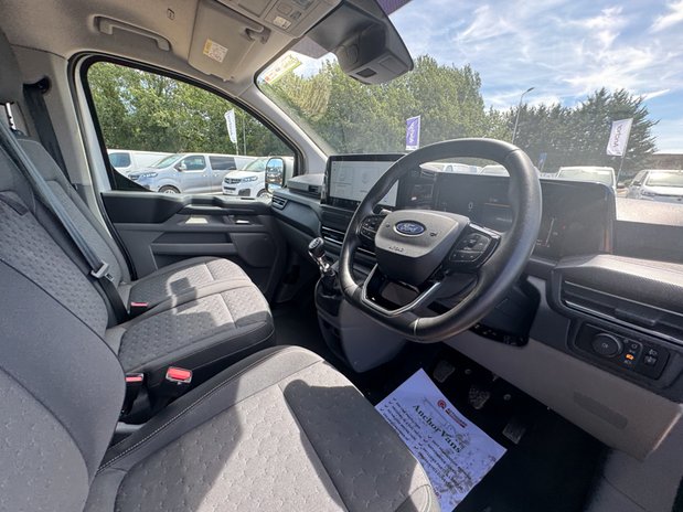 Ford Transit Custom LWB L2H1 [SOLD CM] Low Roof Limited 300 Air Con Alloys Cam Sensors EURO 6 15