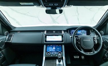 Land Rover Range Rover Sport 5.0 SVR Carbon Edition 16
