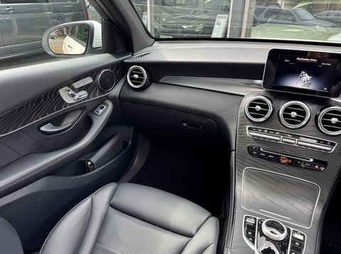 Mercedes-Benz GLC GLC 220 D 4MATIC AMG LINE PREMIUM 19
