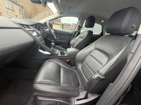Jaguar E-Pace S 12