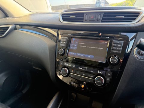 Nissan Qashqai 1.5 dCi Tekna 2WD Euro 6 (s/s) 5dr 17
