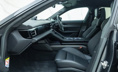 Porsche Taycan Turbo S Sport Turismo 17