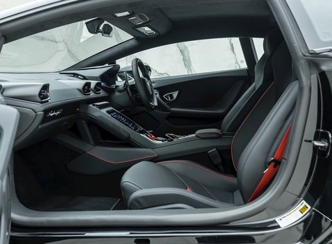 Lamborghini Huracan LP640-4 EVO 11
