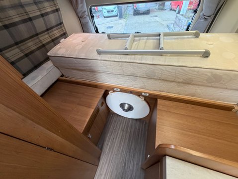 Auto-Trail V-Line 620 AUTOMATIC FIXED BED 28