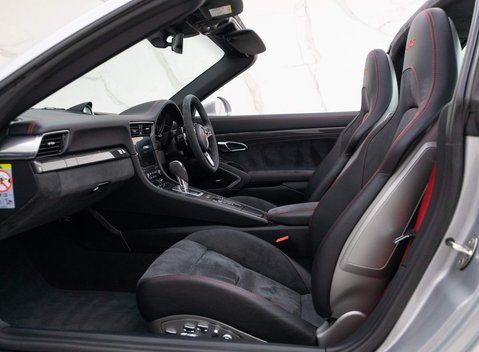 Porsche 911 Targa 4 GTS (991.2) 7