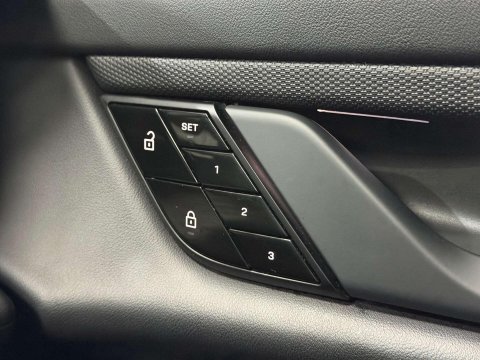 Porsche Taycan Performance Plus 93.4kWh Saloon 4dr Electric Auto RWD (476 ps) 35