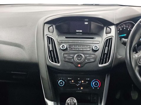 Ford Focus 1.0 Focus Zetec 5dr 25