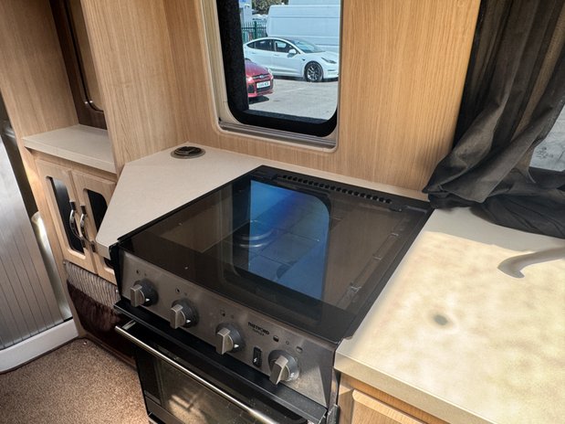Auto-Sleepers Kingham 2 Berth|2 Belts|French Bed|Shower|Toilet|Wifi Capability|Vanlux 13