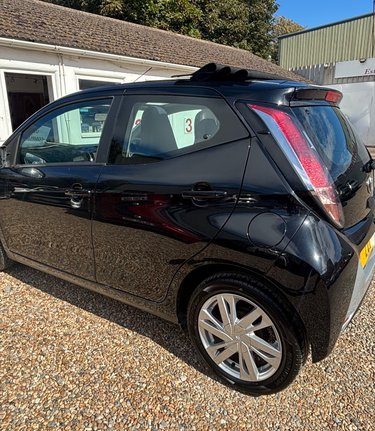Toyota Aygo VVT-I X-PRESSION..X WAVE..CABRIOLET..LIMITED EDITION.. 8 SERVICES..£20 TAX  3