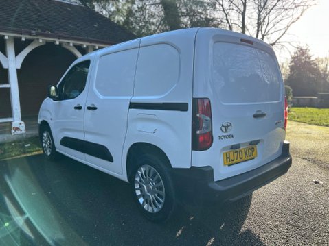 Toyota Proace City L1 ICON 22