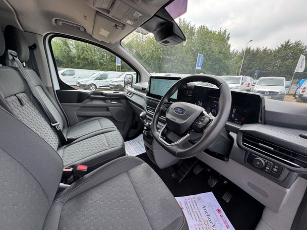 Ford Transit Custom Crew Cab SWB L1H1 Limited 320 A/C Alloys Camera Nav Sensors EURO 6 19