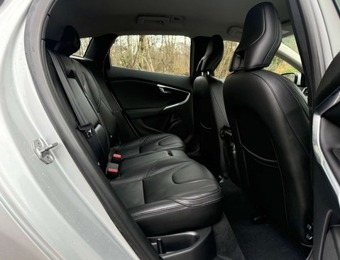 Volvo V40 1.6 V40 SE Luxury D2 Auto 5dr 35