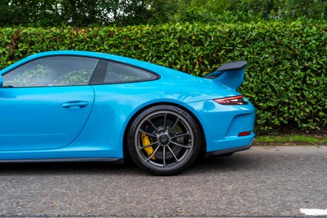 Porsche 911 GT3 WARRANTY. CLUBSPORT PACKAGE. MANUAL. PCCBS. CARBON INTERIOR. FRONT LIFT. 5