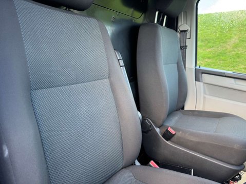 Volkswagen Transporter 2.0 Transporter T32 Highline TDI Semi-Auto 9
