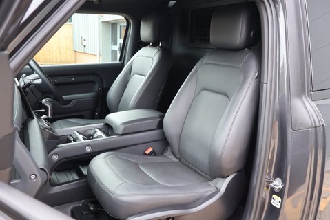 Land Rover Defender 90 HARD TOP X-DYNAMIC HSE STYLED BY SEEKER SUPER LOW MILES  19