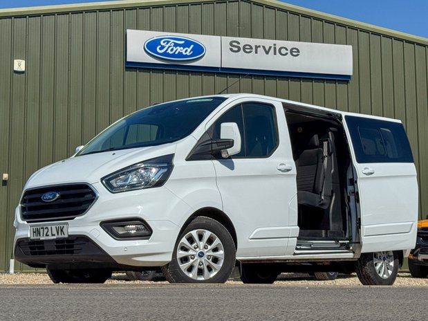 Ford Transit Custom Crew Cab AUTO SWB L1H1 Limited 320 A/C Alloys Cam Nav Sensors EURO 6 1