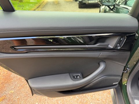 Porsche Panamera 4 PDK 45