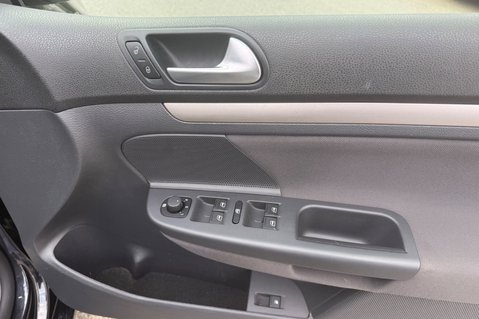 Volkswagen Golf BLUEMOTION MATCH TDI -DEMO +1 OWNER -19 SERVICES -£35 ROAD TAX -SUNROOF 26