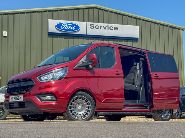 Ford Transit Custom Crew Cab SWB L1H1 Low Roof Limited 300 Air Con Alloys Sensors EURO 6 1