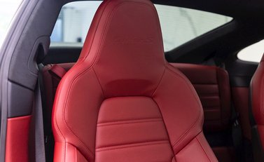 Porsche 911 Turbo S (992) 12