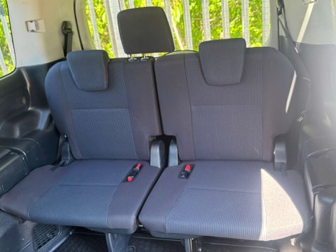 Toyota Noah Hybrid 1.8 22