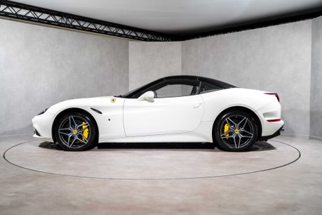 Ferrari California T. MAGNERIDE SUSPENSION. BESPOKE INTERIOR. TWO-TONE BODYWORK. CARPLAY. 10