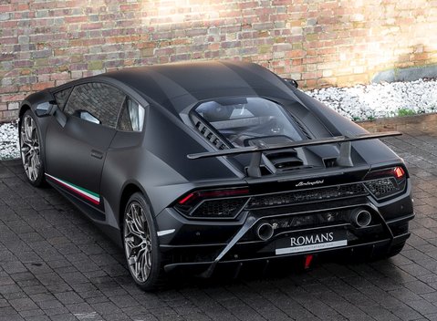 Lamborghini Huracan LP640-4 Performante 9