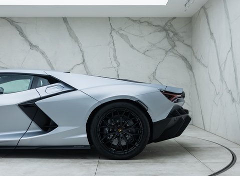 Lamborghini Revuelto 47