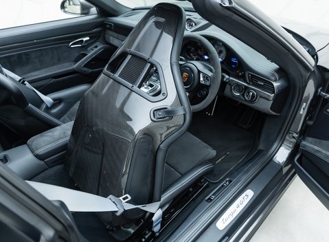 Porsche 911 Targa 4 GTS (991.2) 24