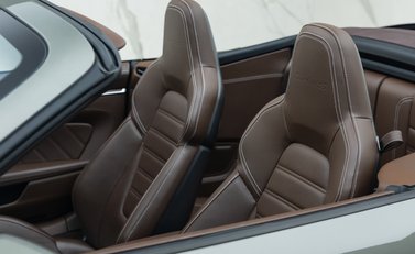 Porsche 911 Turbo S Cabriolet (992) 35