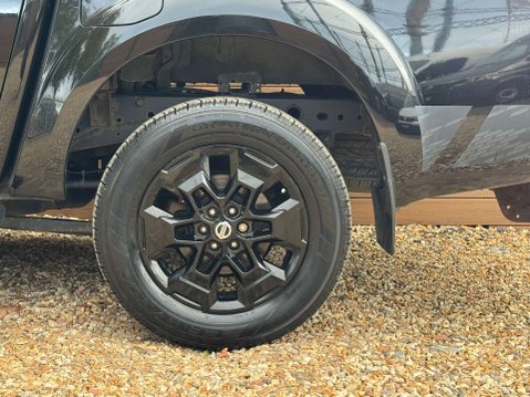 Nissan Navara 2.3 Navara N-Guard dCi 4WD 5dr 17