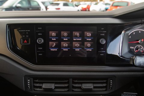 Volkswagen Polo SE TSI DSG 29