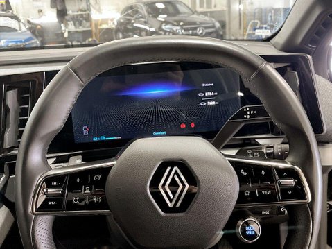 Renault Megane E-Tech 60kWh iconic Hatchback 5dr Electric Auto (optimum charge) (220 ps) 1 Owner 13