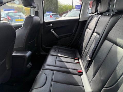 Peugeot 2008 1.6 e-HDi Feline Euro 5 (s/s) 5dr (Mistral) 23